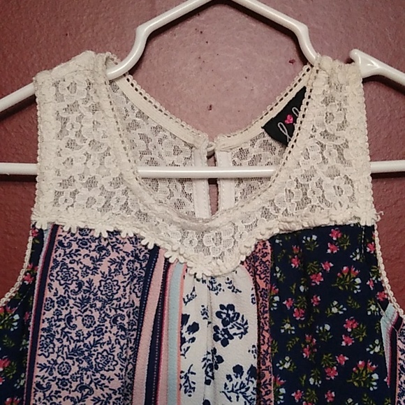 🌼Girls Size 6 Dress With Lace and Floral Patterns 🌼 - Picture 2 of 7